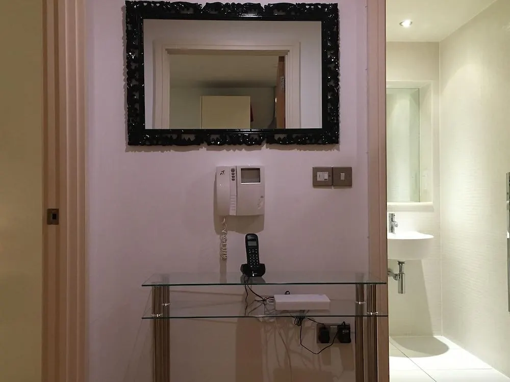 Still Life Canary Wharf Executive Hotel London